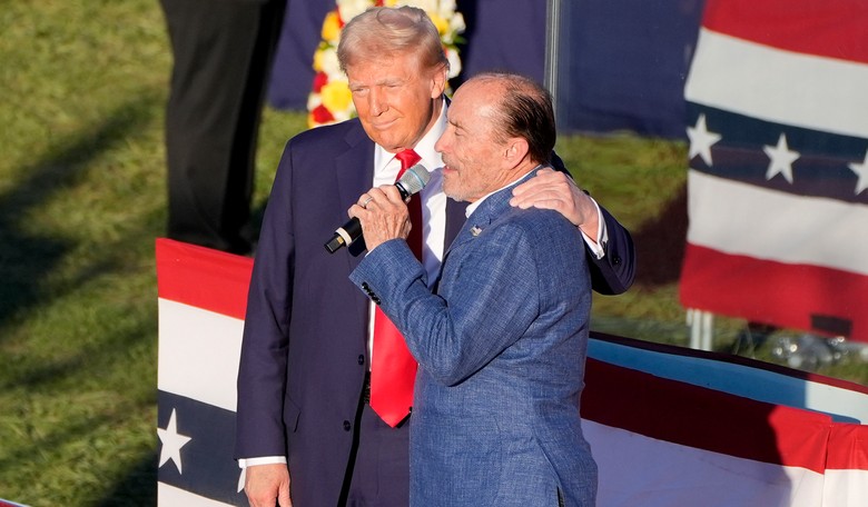 Lee Greenwood DROPPING A-Hole Accusing Him of Supporting Trump for Money Makes US Proud to Be An American