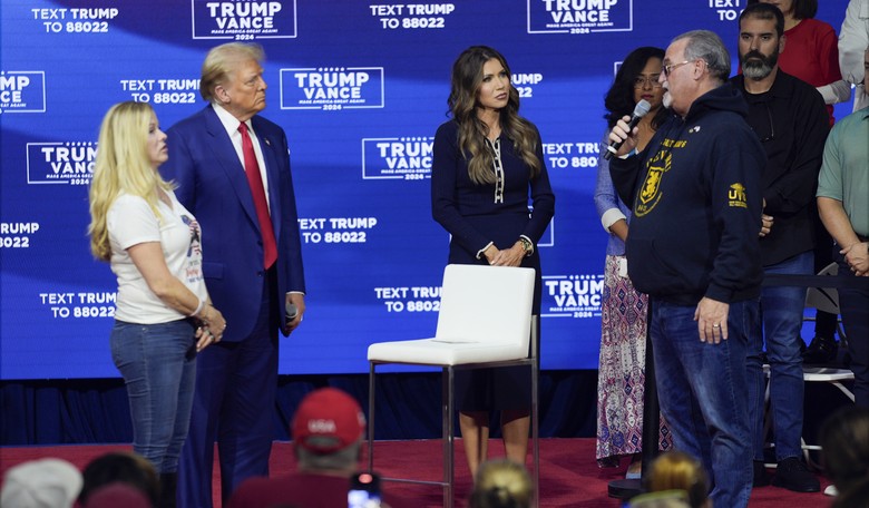 Trump Promises Gold Star Father He'll Probe Extortion 17 Crash That Killed 17 Navy SEALs, 21 Others