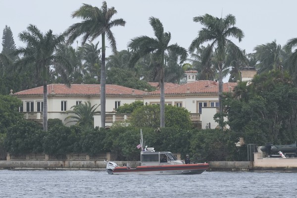 Secret Service Kill Armed Man Who Broke Into Mar-a-Lago