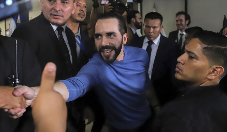 Bukele Arrives in the U.S. as More Gang Members Are Deported to El Salvador 