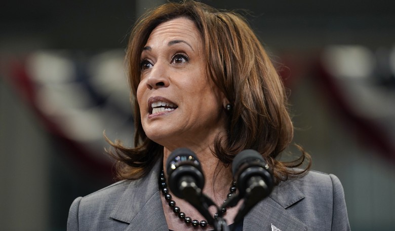 Harris Cultivates Media Allies in Off-the-Record Schmoozefests