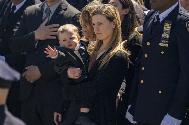 Fallen NYPD Officer's Widow Rips City Officials for Not Protecting Police - Vimarsana News