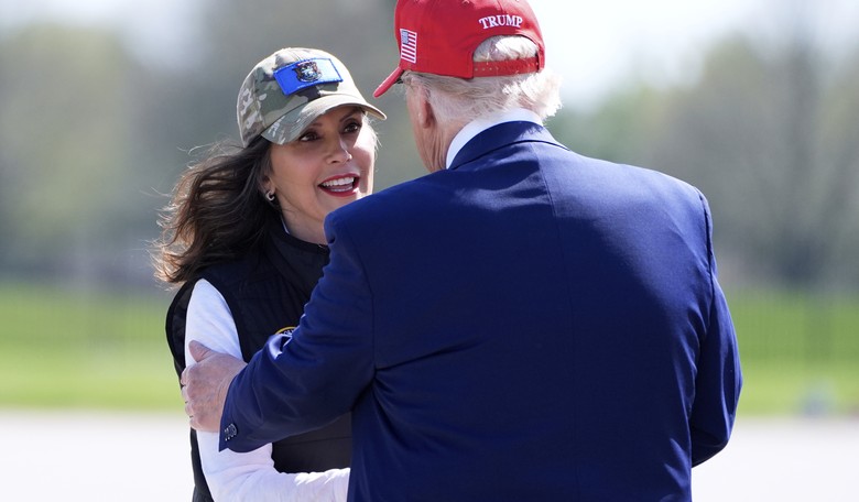 Trump Called Gretchen Whitmer Up to Speak...This Time She Didn't Have Any Folders to Hide Behind