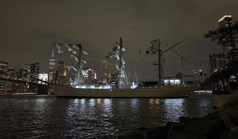 Update on Tall Ship That Hit Brooklyn Bridge: 2 Killed, at Least 22 Injured