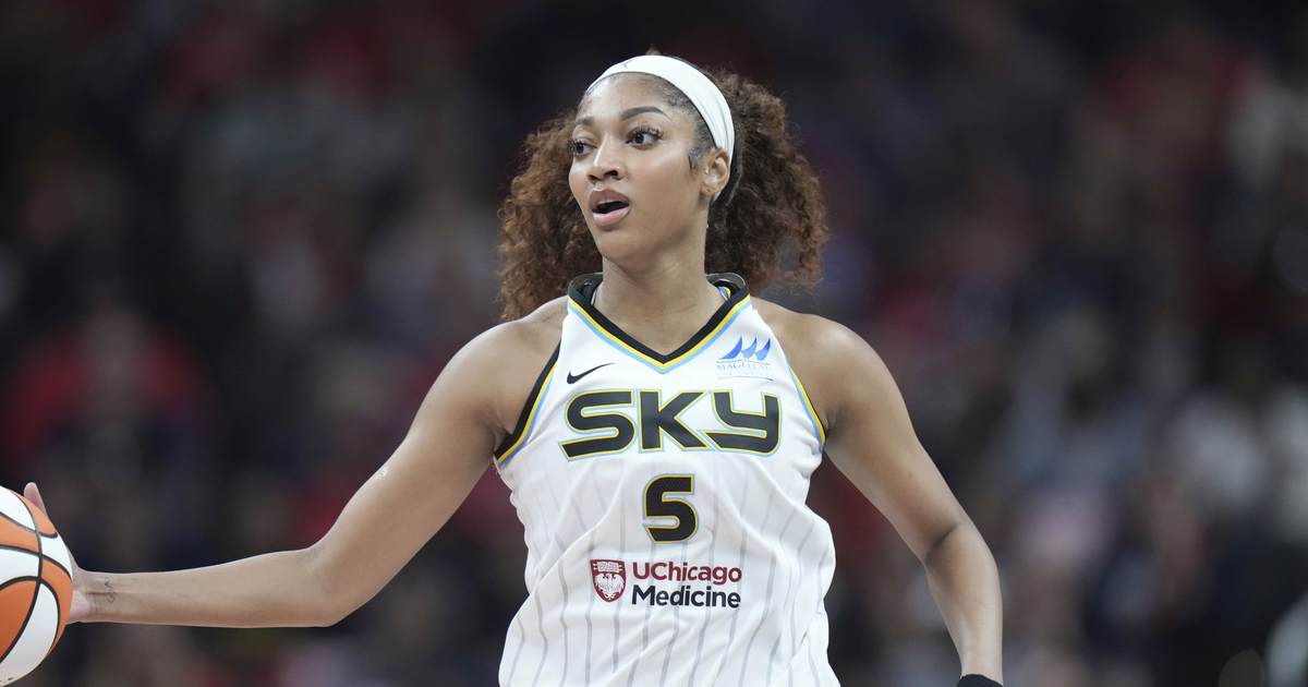 Check Out Why This WNBA Coach Was Suspended for One Game