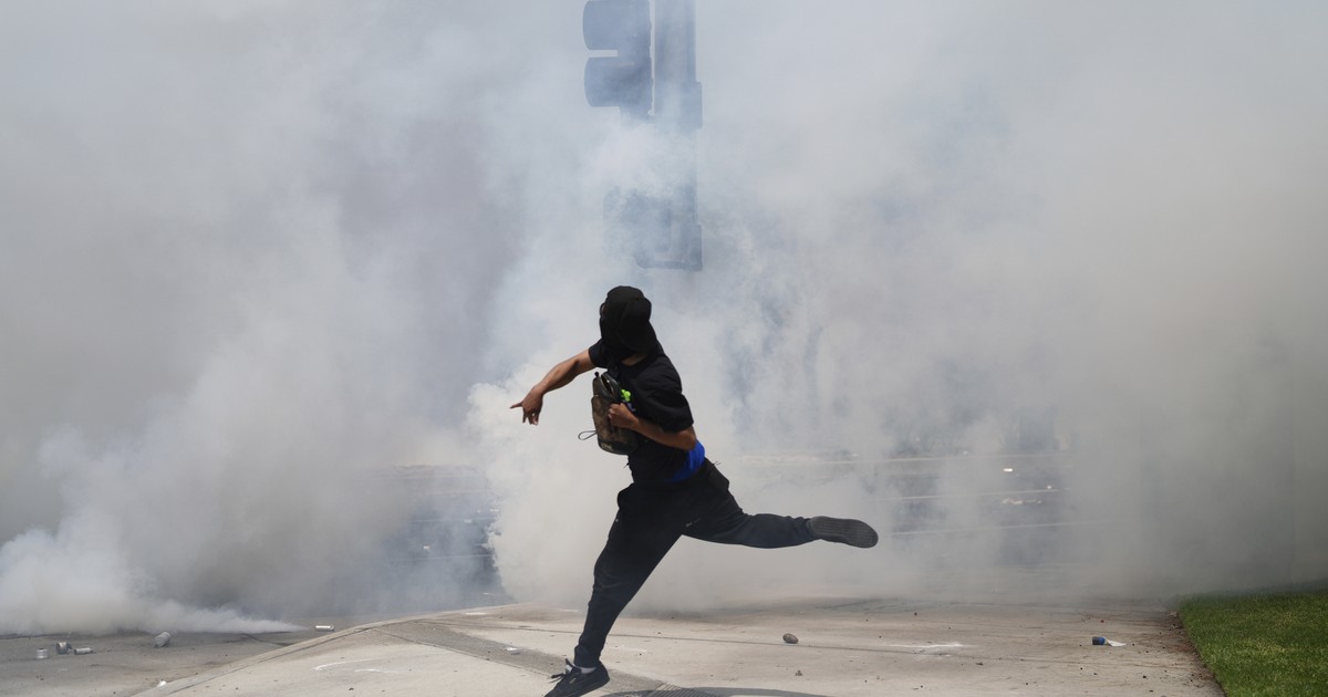 LA Man Finds Out That Throwing Concrete Blocks at ICE Vehicles Earns You a Temporary New Residence