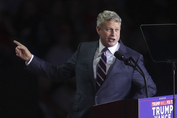 Michigan Republican Rep. Bill Huizenga Introduces 'Deport the Terrorists Act'