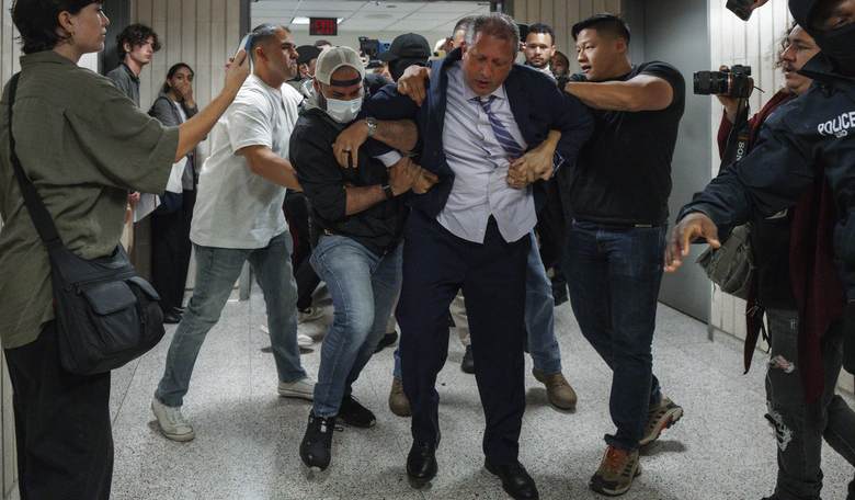 The Reactions to This NYC Mayoral Candidate Being Manhandled by ICE Is Hilarious