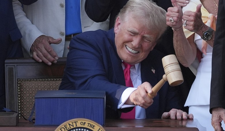 'Secure America Act' Heads to President Trump's Desk, Funding ICE and CBP