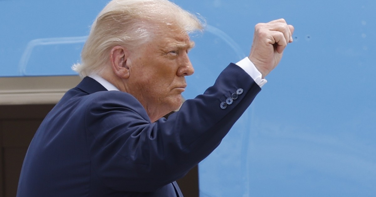 The Reactions to the WSJ's Trainwreck Trump-Epstein Story Are Hilarious 