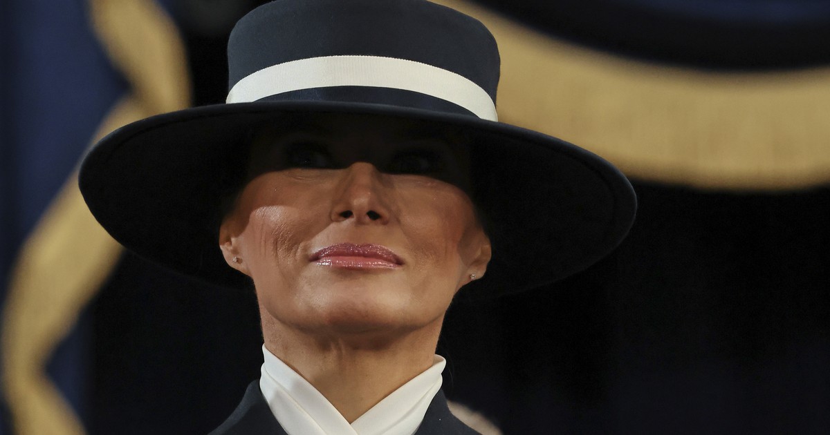 “Liberal Elite Attacks MAGA Leaders for Traditional Attire!”