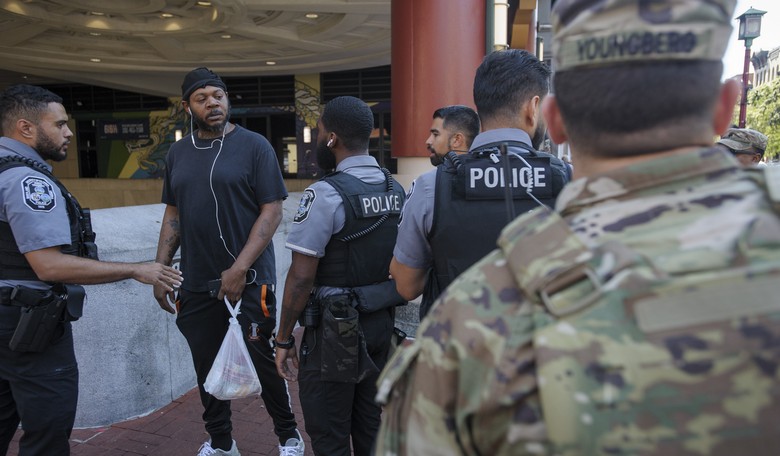 Hundreds of Anti-ICE Activists Attend Training in Oakland on 'Concrete Tactics' to 'Resist' Trump Agenda