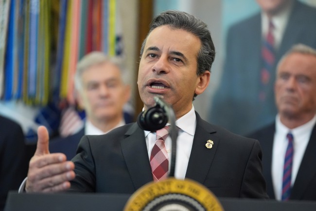 The FDA Is Crumbling, and It’s Hurting President Trump