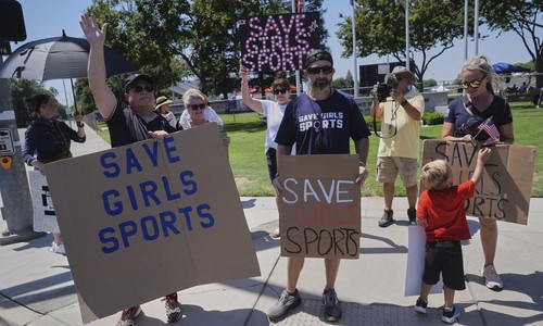 File Under 'Only in a Blue City' — Portland Bar Ejects Patrons for Wearing Women's Sports Shirts