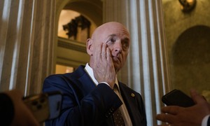 No One Believes Mark Kelly's Story About Getting a Letter From a Fellow Airline Passenger