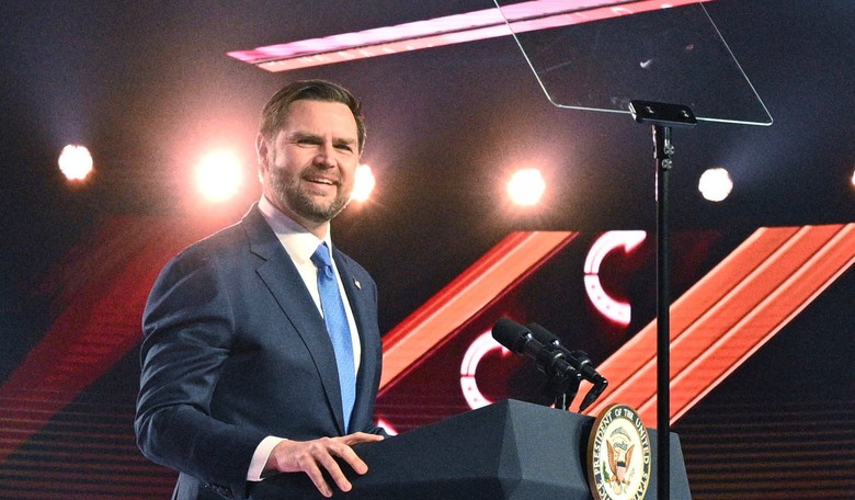 JD Vance Joins Elite SEAL Trainees at BUD/S for Grueling 90-Minute Workout