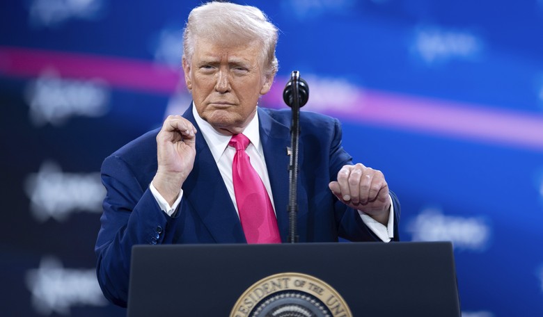 Trump Announces GOP to Host a Midterm Convention