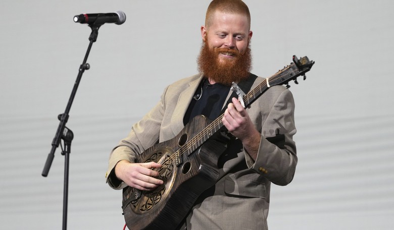 The Voice in the Woods Just Picked Up the Guitar Again