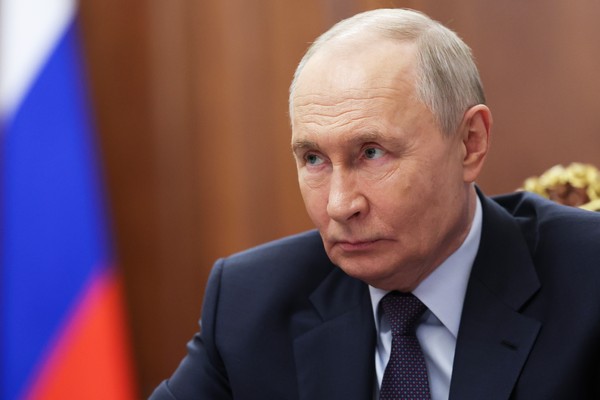 Leftists Use Russia As an Excuse to Censor Right Wing Media in US and Europe