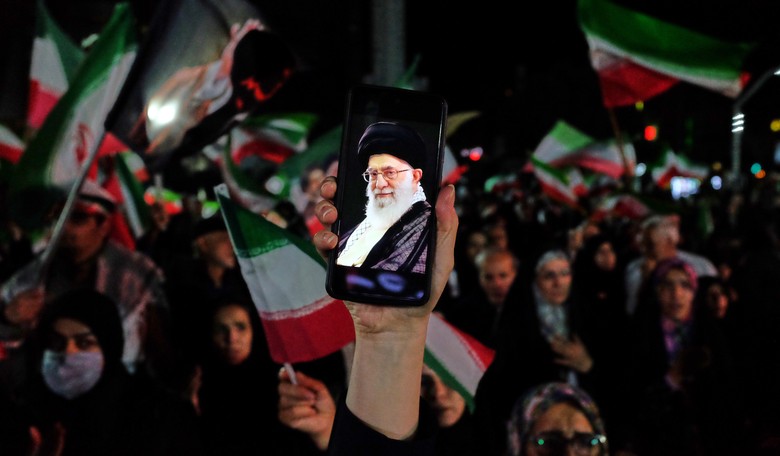 Trump-Iran Deal on Edge as Tehran Vows 'Mass Sacrifice' and Total Resistance