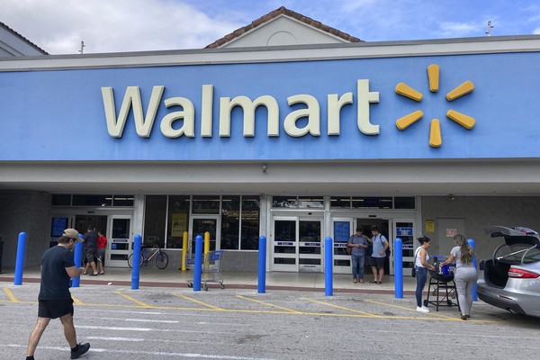 Lawyers Sue for Higher Prices