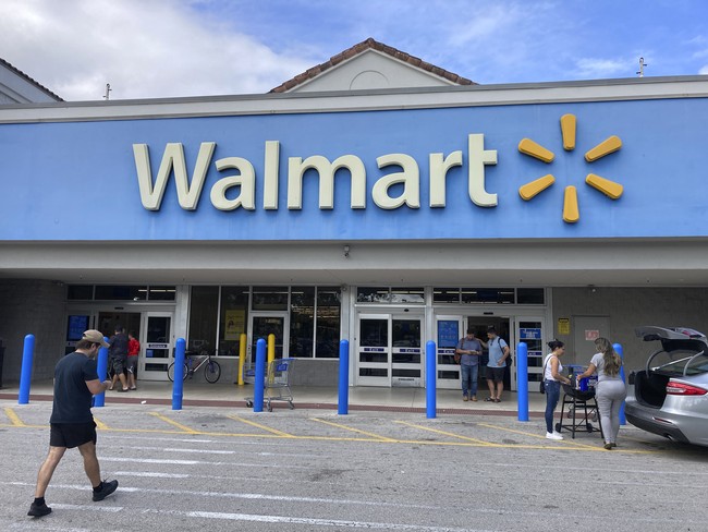 Lawyers Sue for Higher Prices