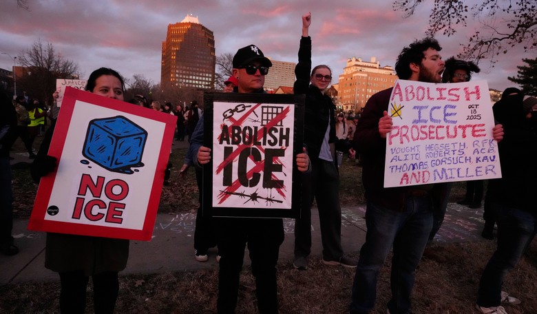 Minnesota Nurses Association Urges Medical Professionals to Join Anti-ICE Protests