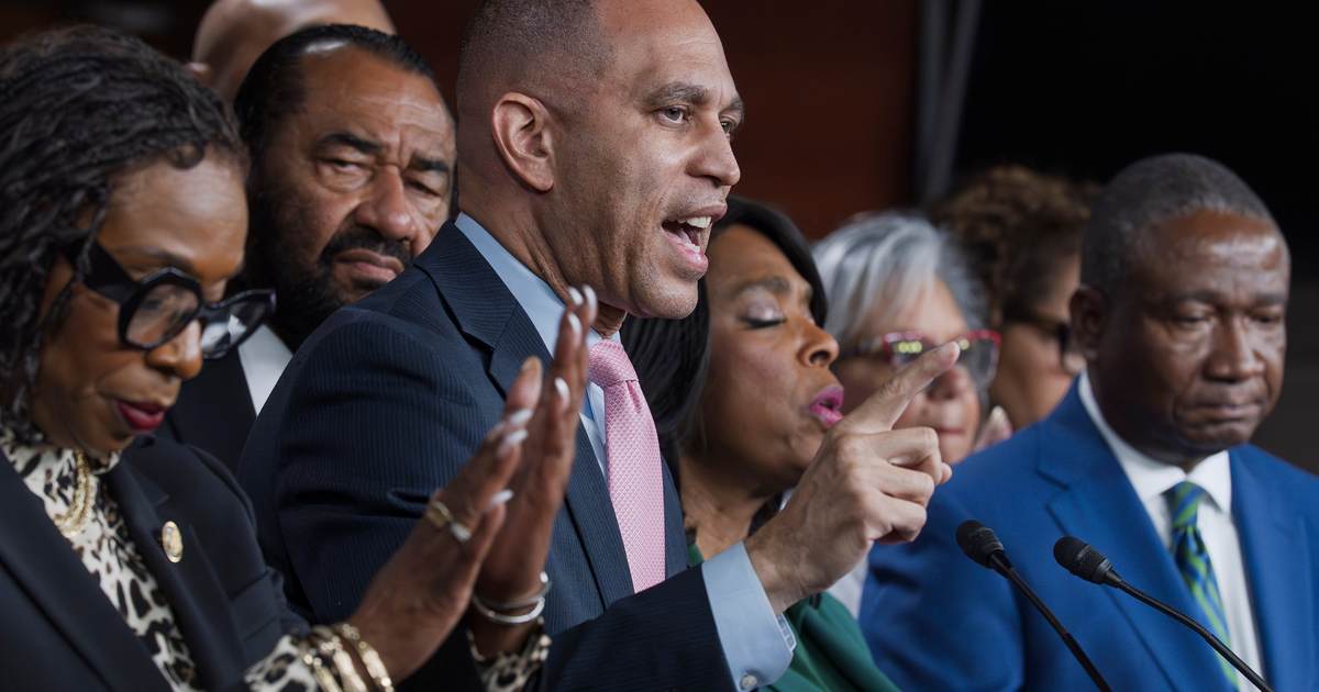 Hakeem Jeffries vows to 'break the spirit' of Trump voters ahead of 2026 midterms.