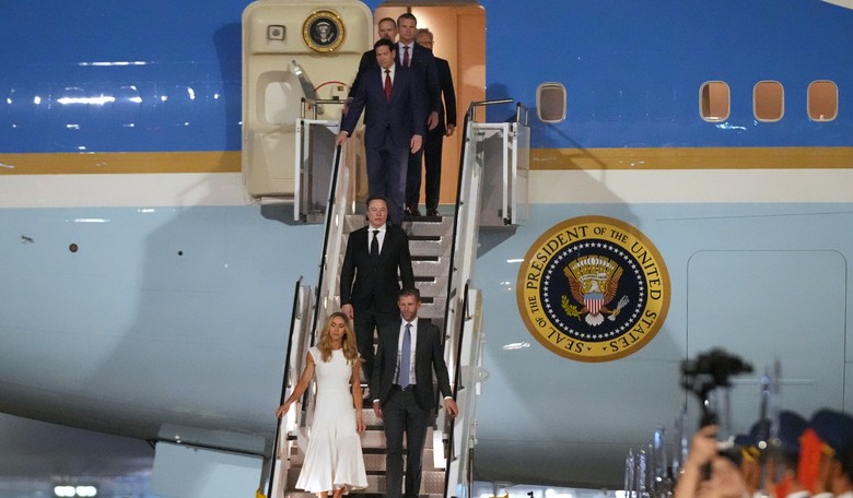 Here's How Seriously the US Took Digital Security on President Trump's Trip to China