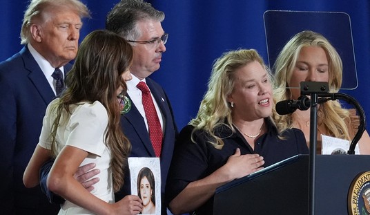 Slain Student's Family Blasts Chicago's Sanctuary Policies After Killer Found With Weapon in Jail