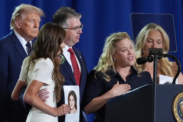 Slain Student's Family Blasts Chicago's Sanctuary Policies After Killer Found With Weapon in Jail