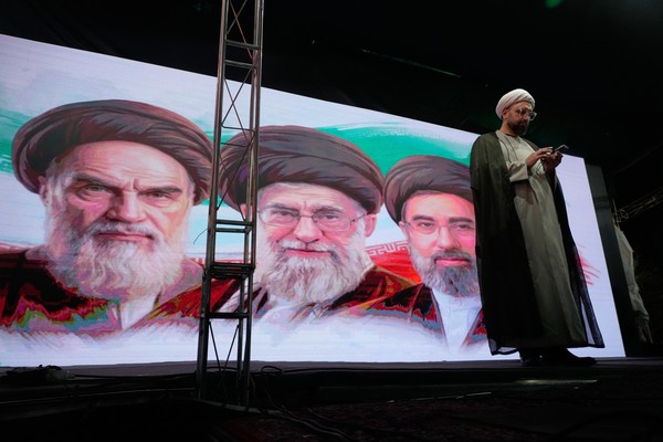 Iranian Dissidents Make Passionate Appeal to President Trump