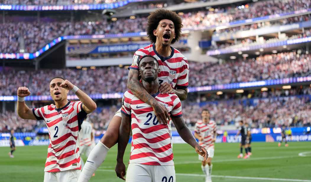 U.S. Trounces Paraguay 4-1 in World Cup Opener