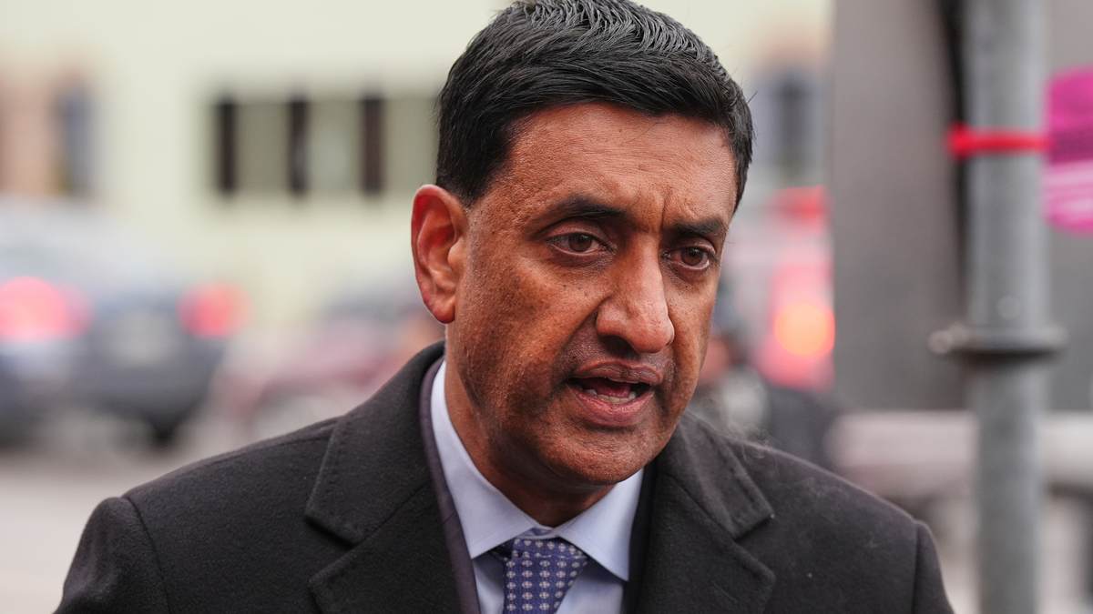 Khanna Tries TRASHING Former Bernie Sanders Jewish Staffer, THEN the Staffer Shows Up and HOOBOY