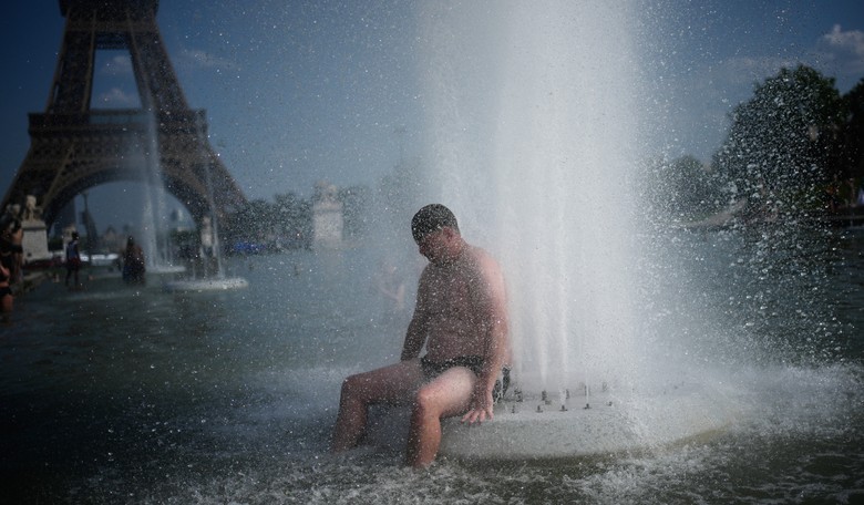 Why Europeans Get Long Paid Vacations—and We Don’t