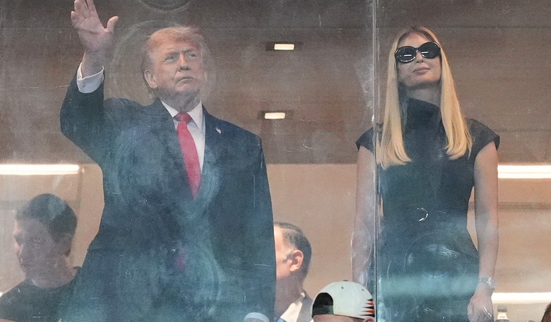 The Crowd Went Crazy After Seeing Trump at the College Football National Championship