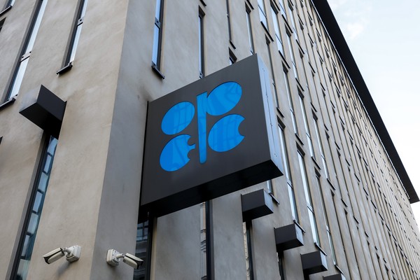 OPEC’s Grip Slips on Production and Prices
