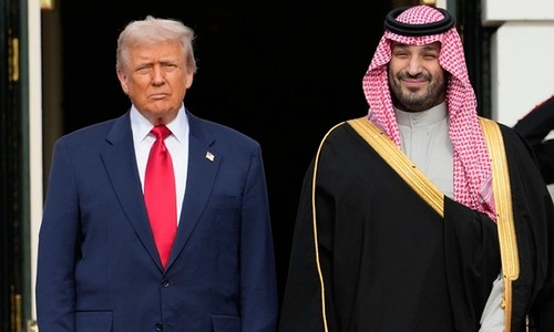 Saudi Crown Prince Meets CENTCOM Chief Amid Escalating Houthi Attacks