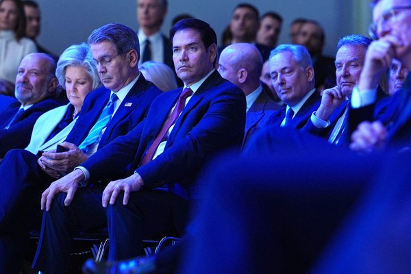 Bloomberg Reporter Caught Giving Marco Rubio the Finger During Presser With Hungarian PM