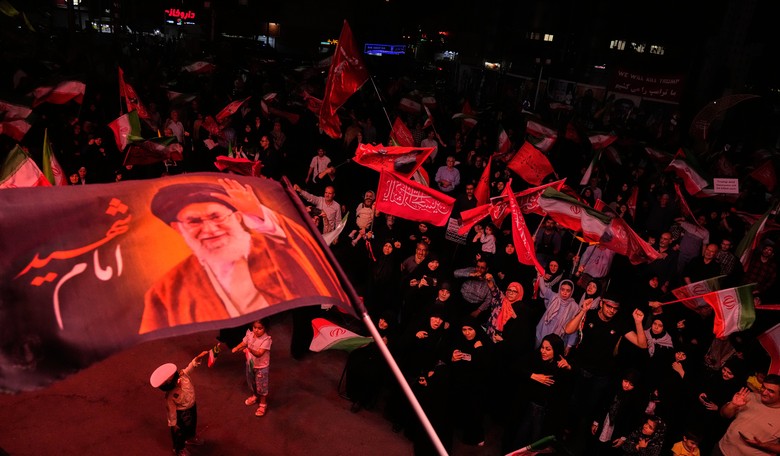   Iran Hardliners Ditch Trump Peace Deal to Prepare for All-Out War