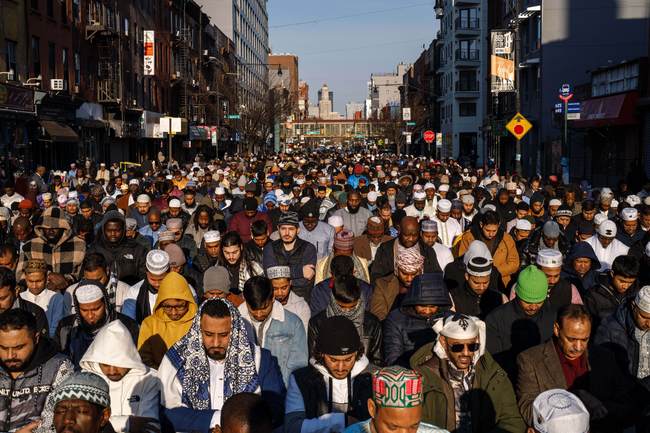 New Poll: Sweden’s Muslims Overwhelmingly Choose the Left. What About Here?