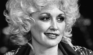Watch: How Dolly Parton Handled 'Classless' Barbara Walters During 1977 Interview Has People Talking