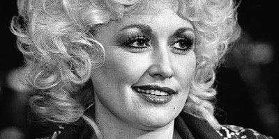 Watch: How Dolly Parton Handled 'Classless' Barbara Walters During 1977 Interview Has People Talking