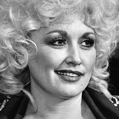 Watch: How Dolly Parton Handled 'Classless' Barbara Walters During 1977 Interview Has People Talking