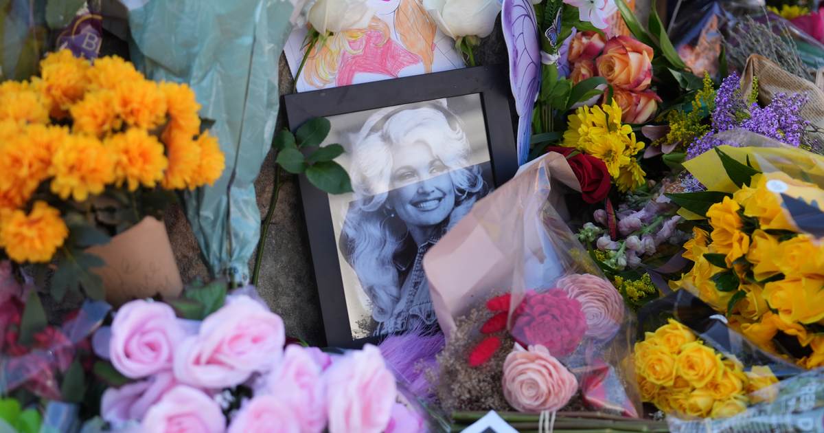 How a CNN Tribute to Dolly Parton Resulted in an Embarrassing Oopsie
