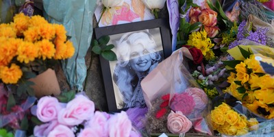 How a CNN Tribute to Dolly Parton Resulted in an Embarrassing Oopsie