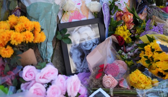 How a CNN Tribute to Dolly Parton Resulted in an Embarrassing Oopsie