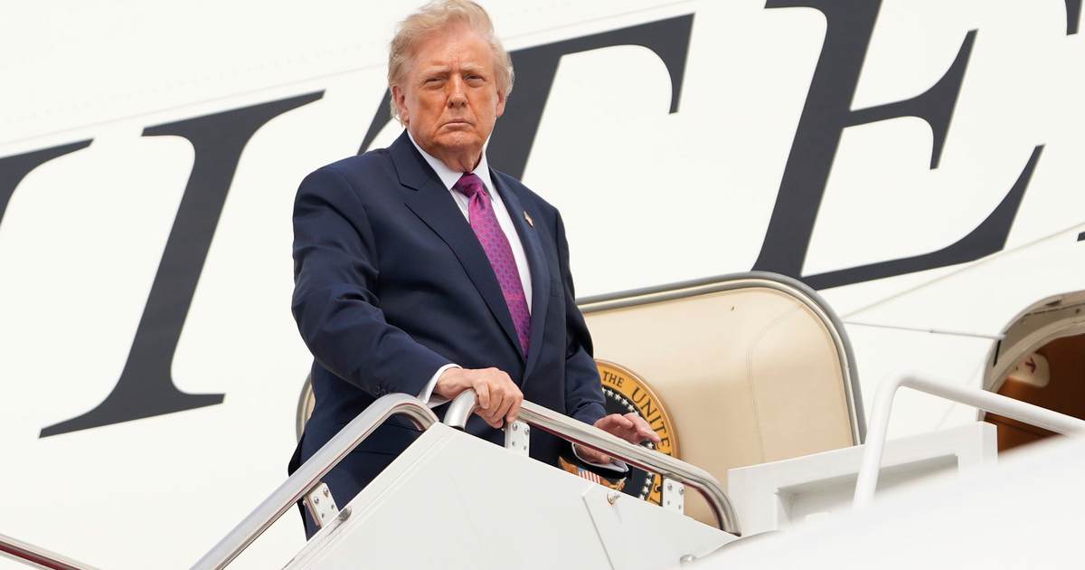 Trump Switched Planes, So of Course Netflix Had to Make a Movie About It 👈🤣🤡