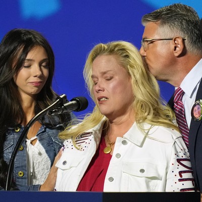 Angel Family Shows an Awe-Inspiring Handmade Gift to Honor Their Daughter During Convention