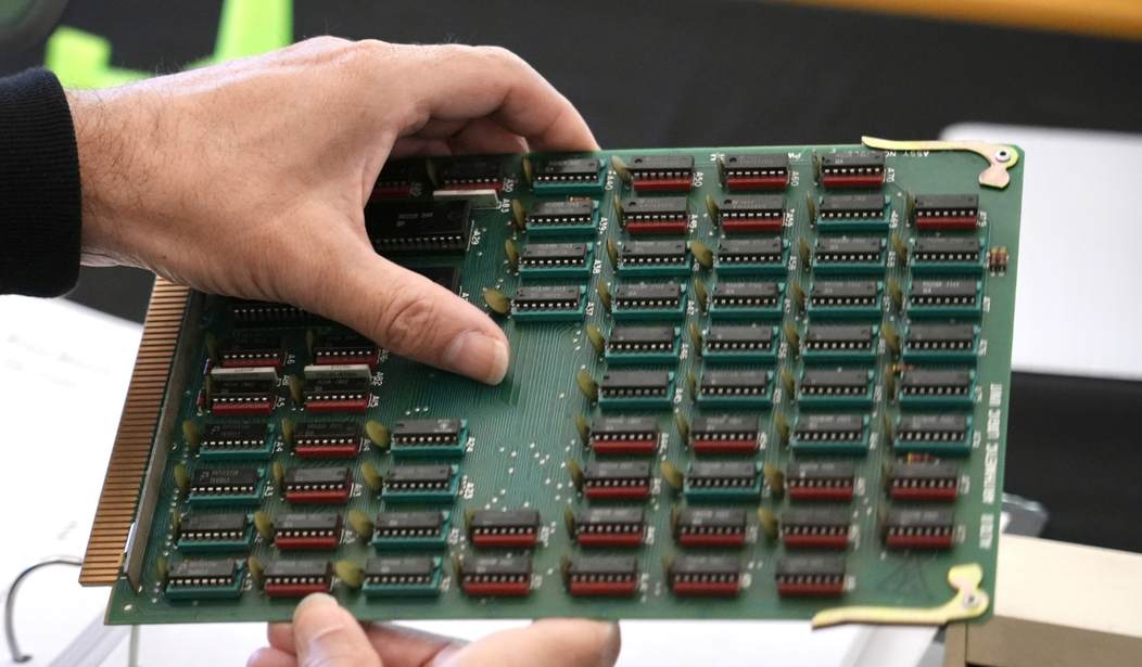 As AI Erases Entry-Level Jobs, the Middle East’s Private Sector Is Hiring Its Youth